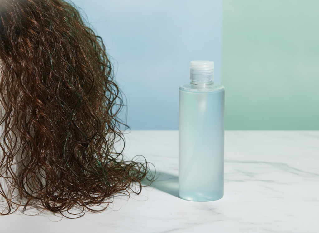 Light clarifying shampoo for curly hair